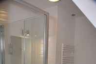 In-room Bathroom Friendly Home Bayeux