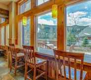 Restaurant 5 2 Bedroom Colorado Mountain Vacation Rental in River Run Village With Hot Tub Access and Walking Distance to Ski