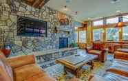 Lobi 6 2 Bedroom Colorado Mountain Vacation Rental in River Run Village With Hot Tub Access and Walking Distance to Ski