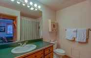 In-room Bathroom 6 8045_black_bear