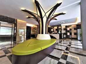 Lobby 4 Prestigo Hotel