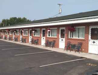 Exterior 2 Algoma Motel