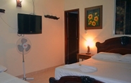 Kamar Tidur 6 Mayleen Colonial Hotel