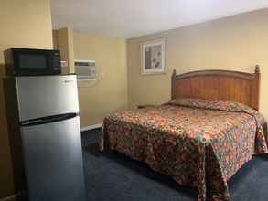 Bedroom 4 Economy Inn Motel