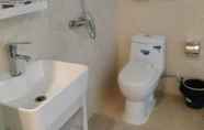 Toilet Kamar 6 Lele Business Hotel