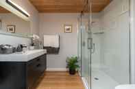 In-room Bathroom Glenbervie Cottages and Bed & Breakfast