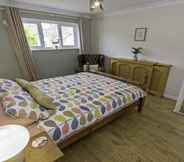 Bilik Tidur 6 Shippenrill Croyde 6 Bedrooms, Sleeps 14, Hot Tub