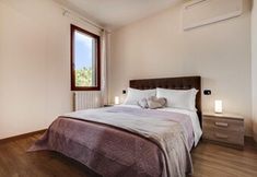 Bedroom 6 Venice Blue Lagoon