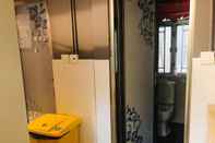 Toilet Kamar Hi Backpackers - Hong Kong Hostel Group