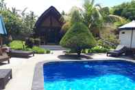 Swimming Pool Sandy Beach Bungalows