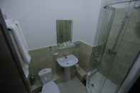 Toilet Kamar Ayvon Express Hotel
