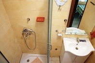 In-room Bathroom App and Rooms Marojevic