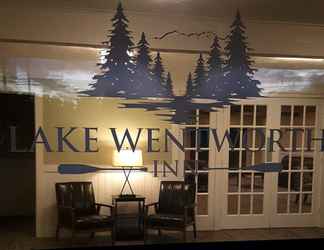 ล็อบบี้ 2 Lake Wentworth Inn