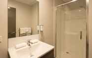 In-room Bathroom 2 Ramada Queenstown Central