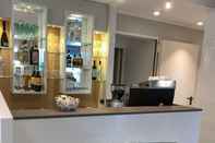 Bar, Kafe, dan Lounge Hotel Baby