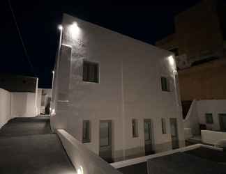 Exterior 2 Santorini Spirit