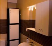 In-room Bathroom 6 AdrianApartments