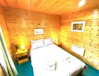 Bedroom 2 Braemar Lodge Cabins
