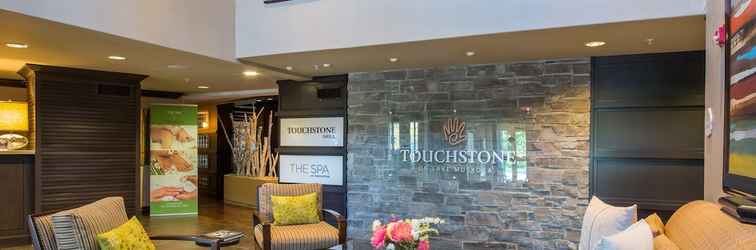 Lobi Touchstone Resort