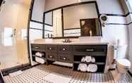 In-room Bathroom 6 Duets Bed & Breakfast