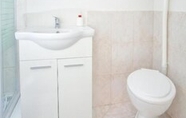 In-room Bathroom 5 Guesthouse Trogir Proto