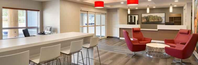 Lobby Microtel Inn & Suites by Wyndham Portage La Prairie