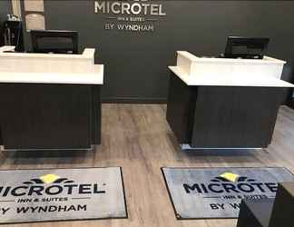 Lobby 2 Microtel Inn & Suites by Wyndham Portage La Prairie