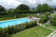 Swimming Pool Hotel Patrizia
