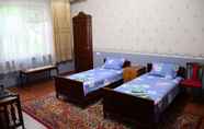 Kamar Tidur 4 Nurziyo Guest House