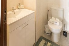Toilet Kamar A32 - Postigo Apartment in Lagos by DreamAlgarve