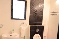 In-room Bathroom JK Rooms 146 Check Inn Service Apartment