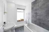 In-room Bathroom Stylish Apartment In Leafy Central Neighbourhood