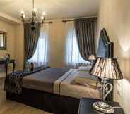 Bedroom 3 Pistoia Luxury Suite