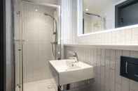 In-room Bathroom Point A Kensington Olympia