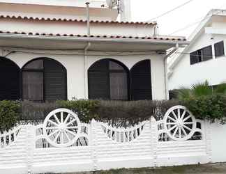 Exterior 2 Backpackers Hostel Fonte da Telha