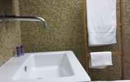 In-room Bathroom 5 Bed&Wine Rocco Zambri