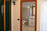 In-room Bathroom Business Home