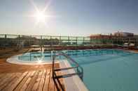 Swimming Pool Hotel Universal