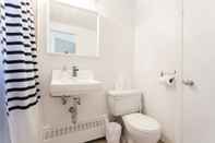 Toilet Kamar The Milton Apartments