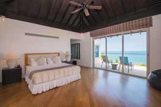 Kamar Tidur 4 Beautiful 3-Bedroom Villa at Surin Beach