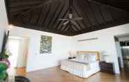 Kamar Tidur 7 Beautiful 3-Bedroom Villa at Surin Beach