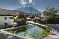 Swimming Pool Bauernhaus-Schloss Wagrain