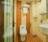 Toilet Kamar 7 Magic Bamboo Hotel