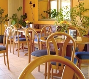 Restoran 5 Stadt Cafe Pension Grünstadt