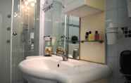 In-room Bathroom 5 Bnbook – Milano Famagosta Flat