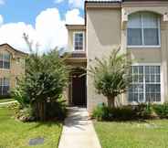 Exterior 2 3BR 2BA Townhome Close to Disney