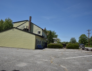 Exterior 2 Robbins Motel