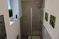 In-room Bathroom Business Apartments Ratingen 5