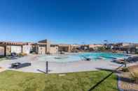 Swimming Pool Fun At The Ledges