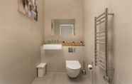 In-room Bathroom 4 LT Greenwich 3 Bed Townhouse